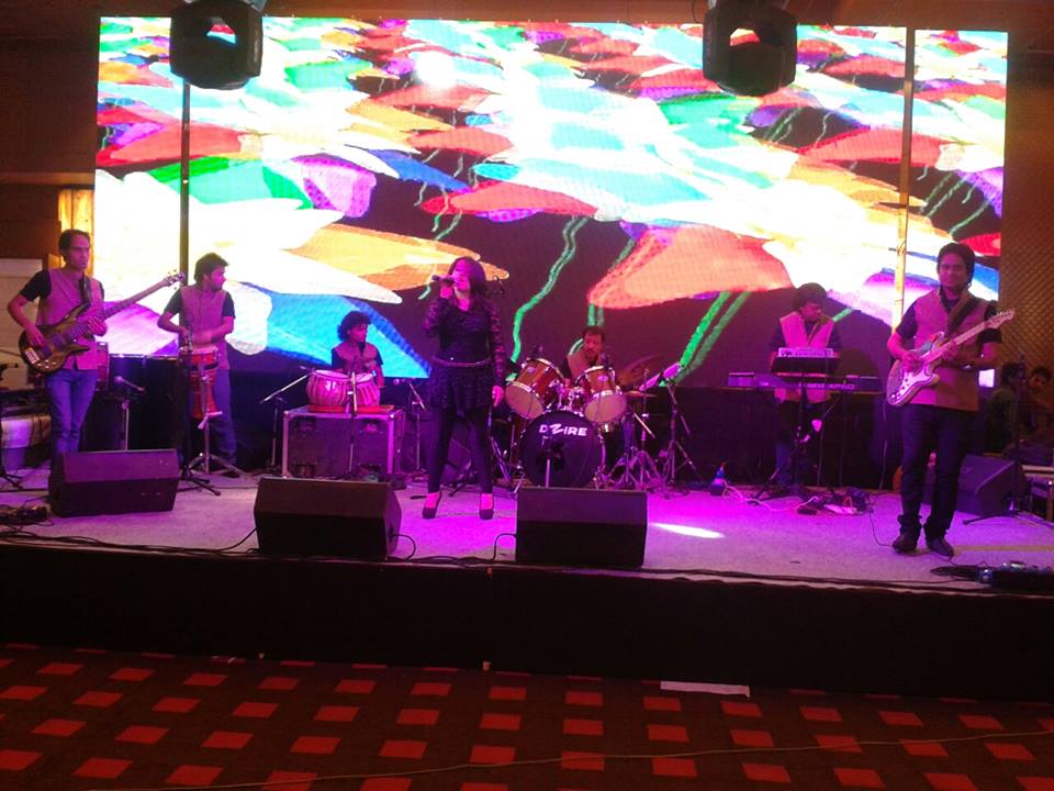 live bollywood singer agra